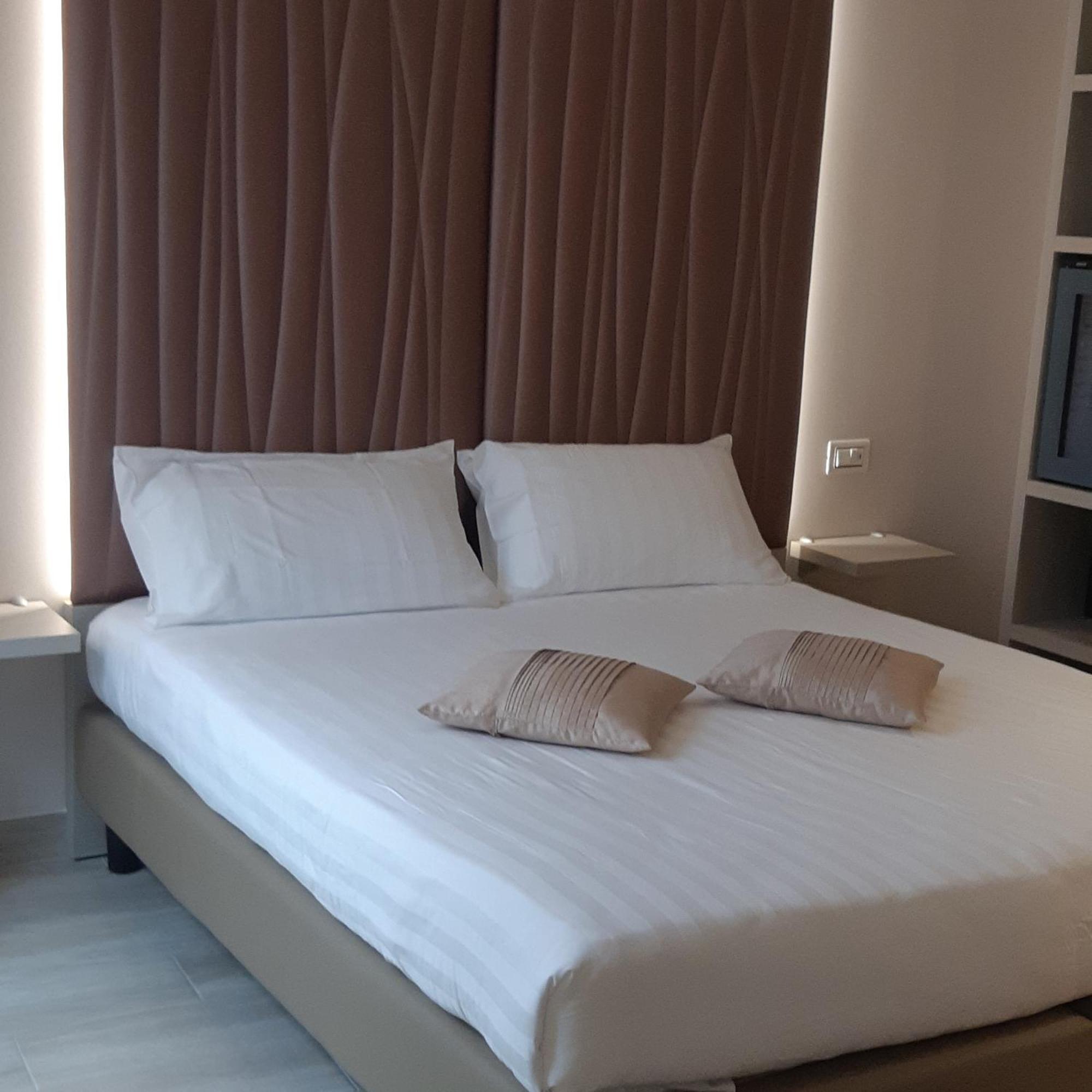 Hotel Danieli La Castellana Lago Di Garda Бренцоне-суль-Гарда Экстерьер фото